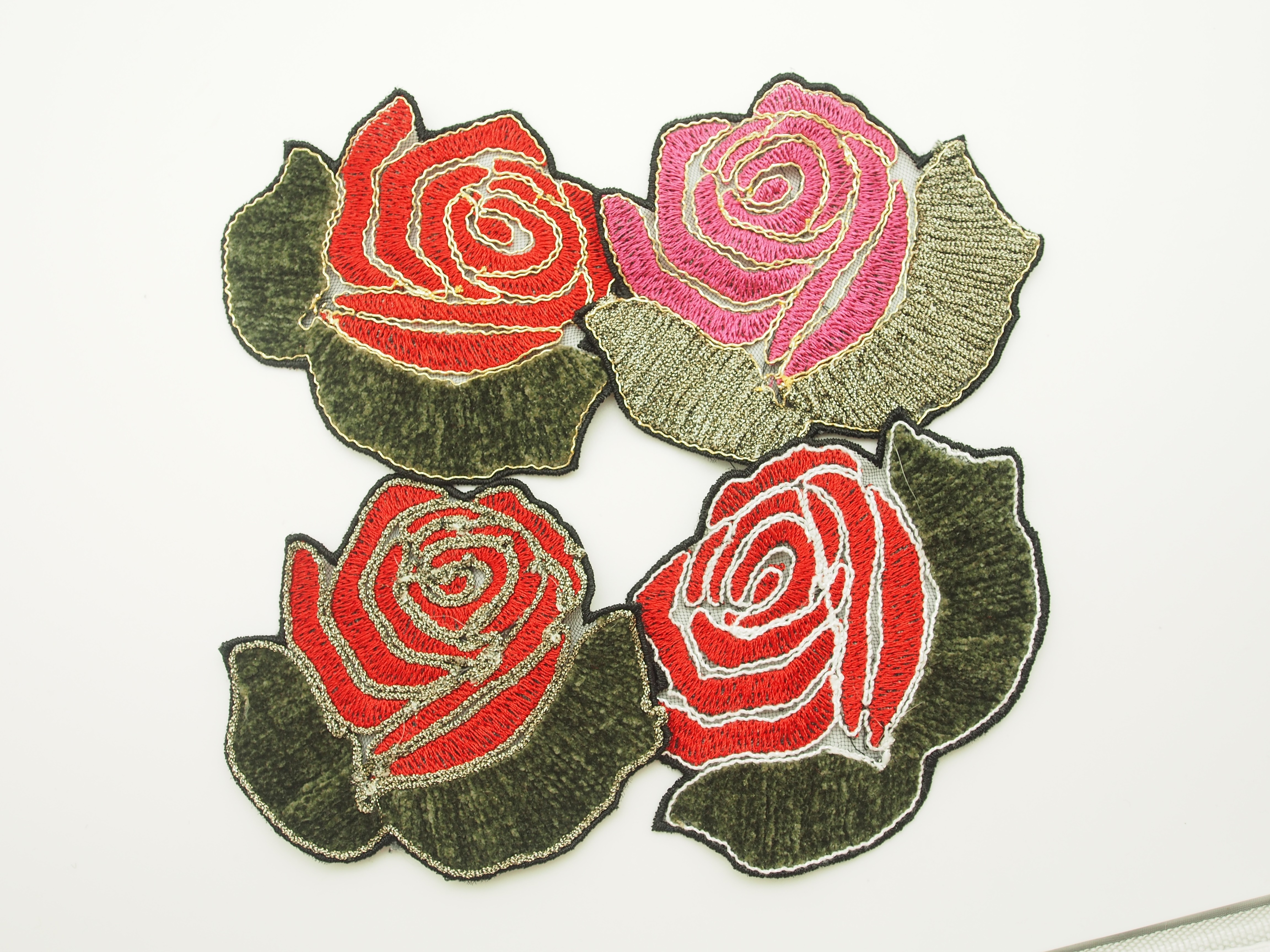 廠家批發(fā)服裝配飾電腦刺繡花朵布貼 服裝鞋帽繡花商標魔術貼自粘標貼